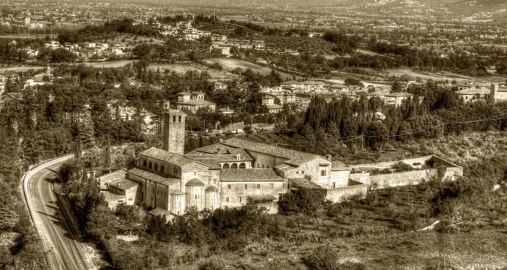 Casa Religiosa di Ospitalità San Ponziano Bed and Breakfast Spoleto Esterno foto